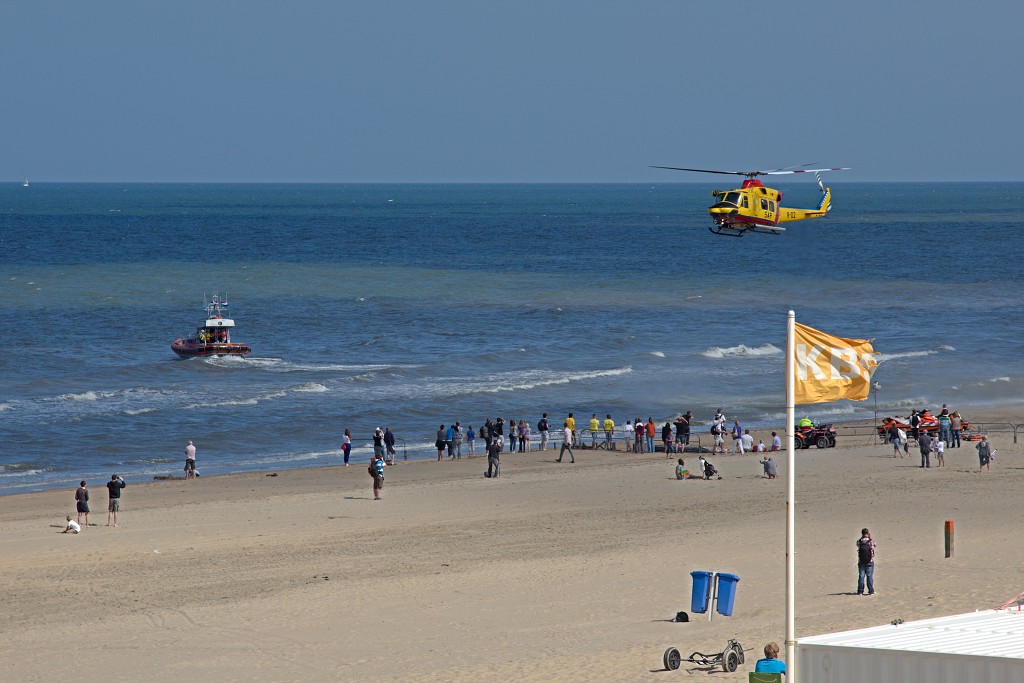 sar katwijk aan zee knrm evenement event festival reddingsdemonstratie search and rescue hulp Abraham Fock crashtender reddingsboot sos hulp in nood scheepsramp